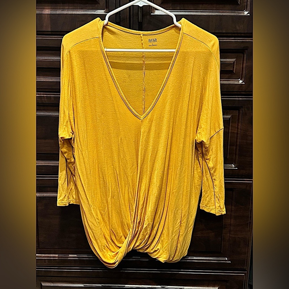 a.n.a Women's Yellow V-Neck Top LARGE